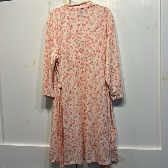 Nightgown and Robe set - Picture 3 of 4